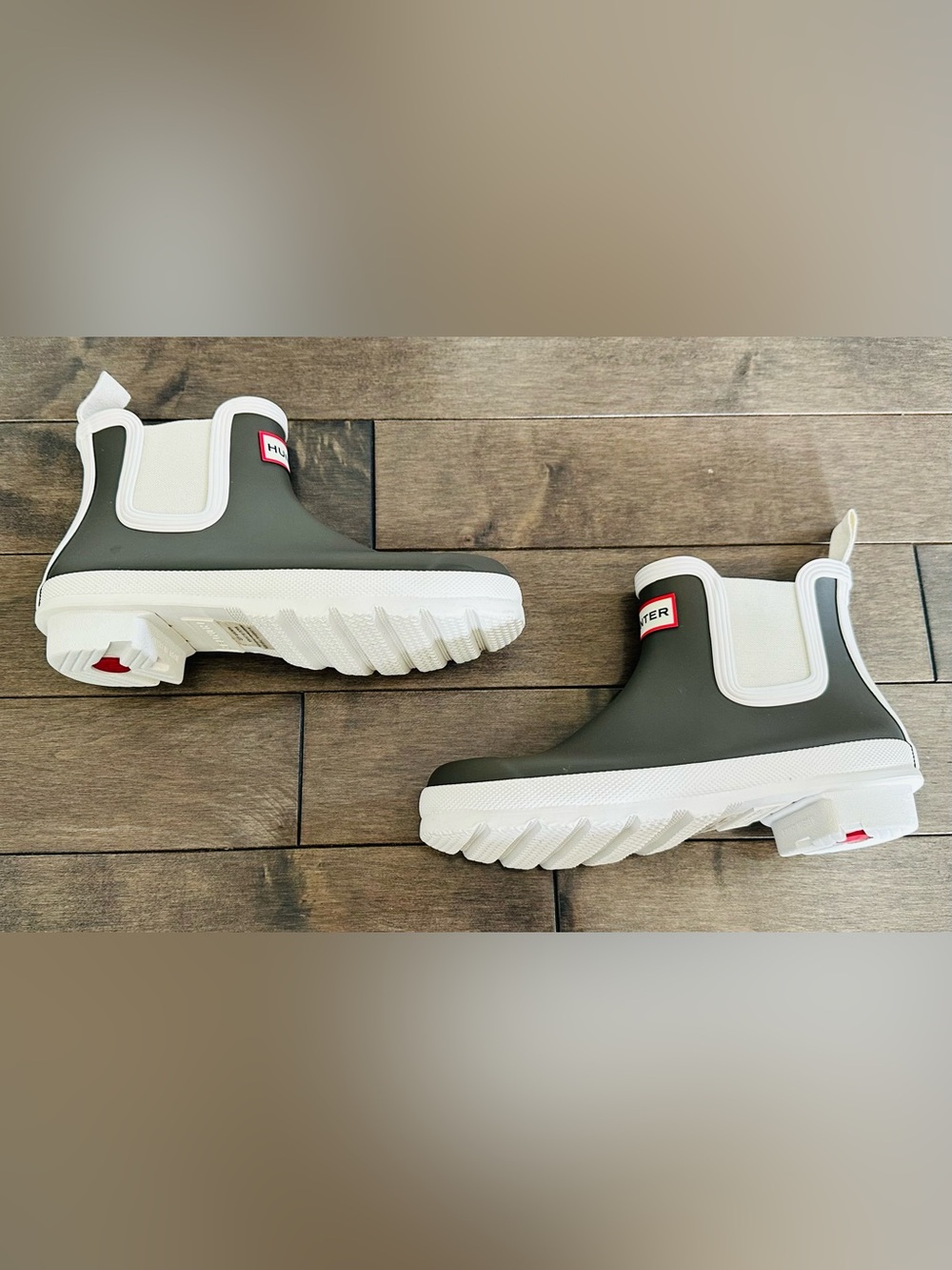 Like New Women’s Sz 6 Green/White Hunter Original Chelsea Waterproof Rain Boots